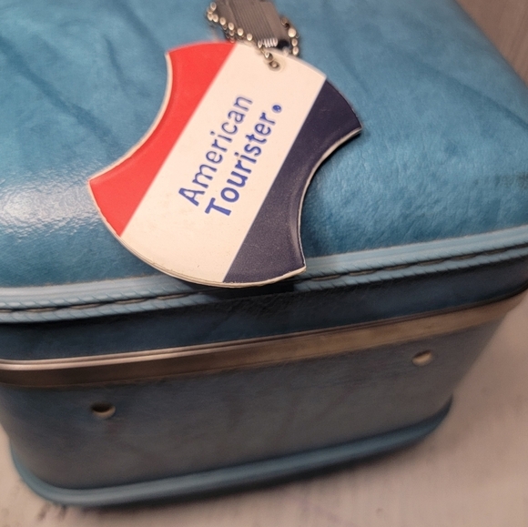 VTG AMERICAN TOURISTER BLUE TRAIN CASE MAKEUP COSMETIC VANITY HARD LUGGAGE. - Picture 3 of 11